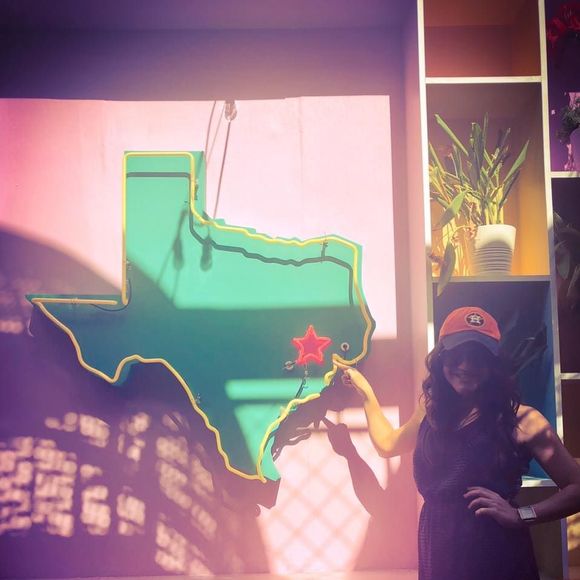 Meet your Posher, Alexis - Picture 1 of 1